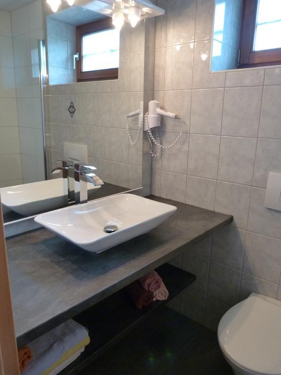 Ferienhaus Bluemel Inkl. Freier Strandbadeintritt Velden am Wörthersee Rum bild